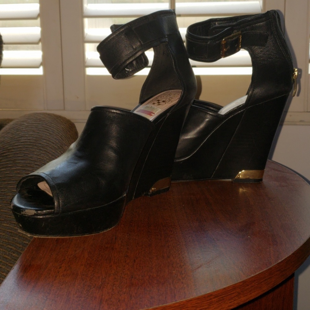 Vince Camuto gold tip heel platform